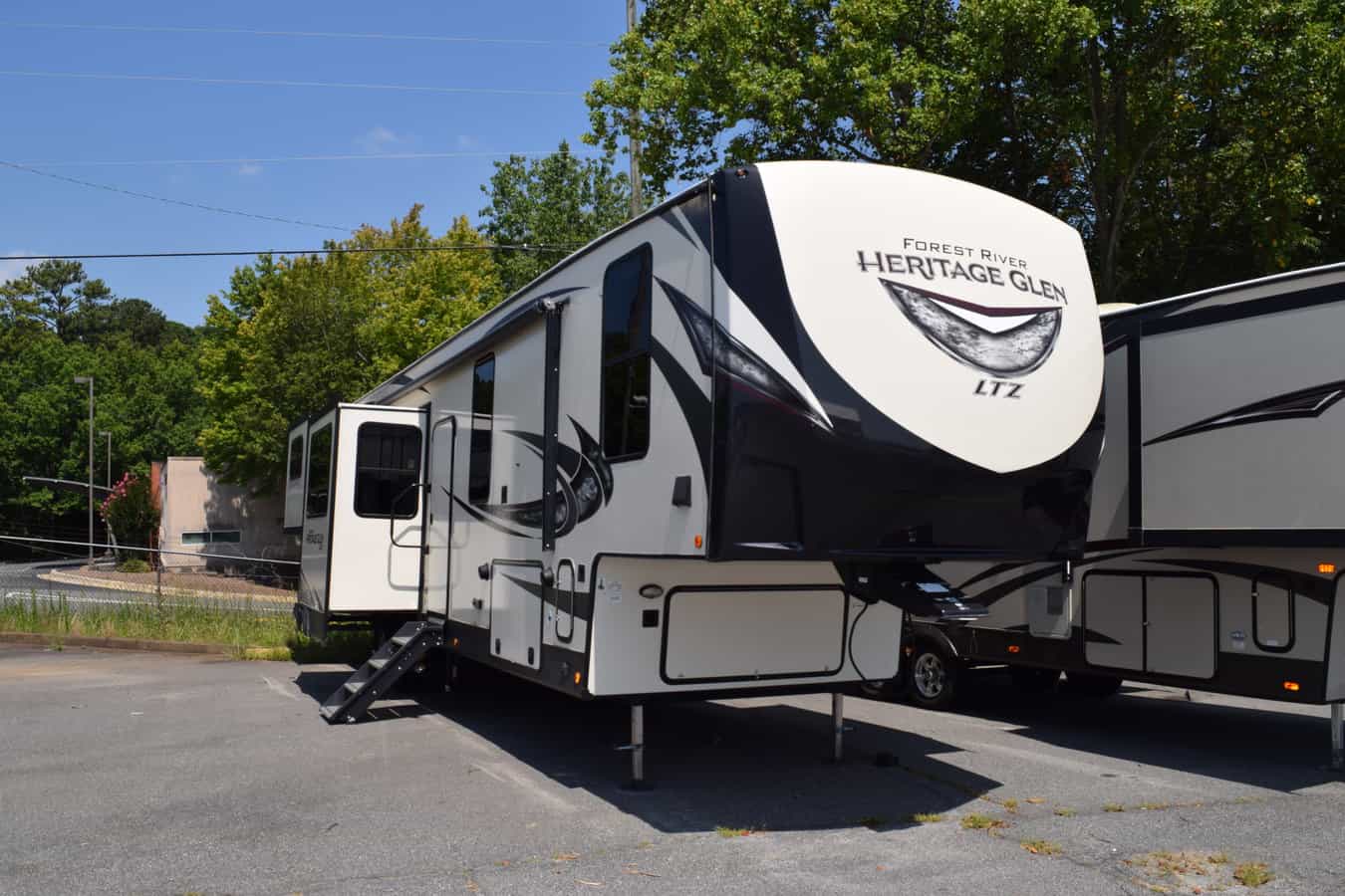 USED 2019 Forest River HERITAGE GLEN 372RD